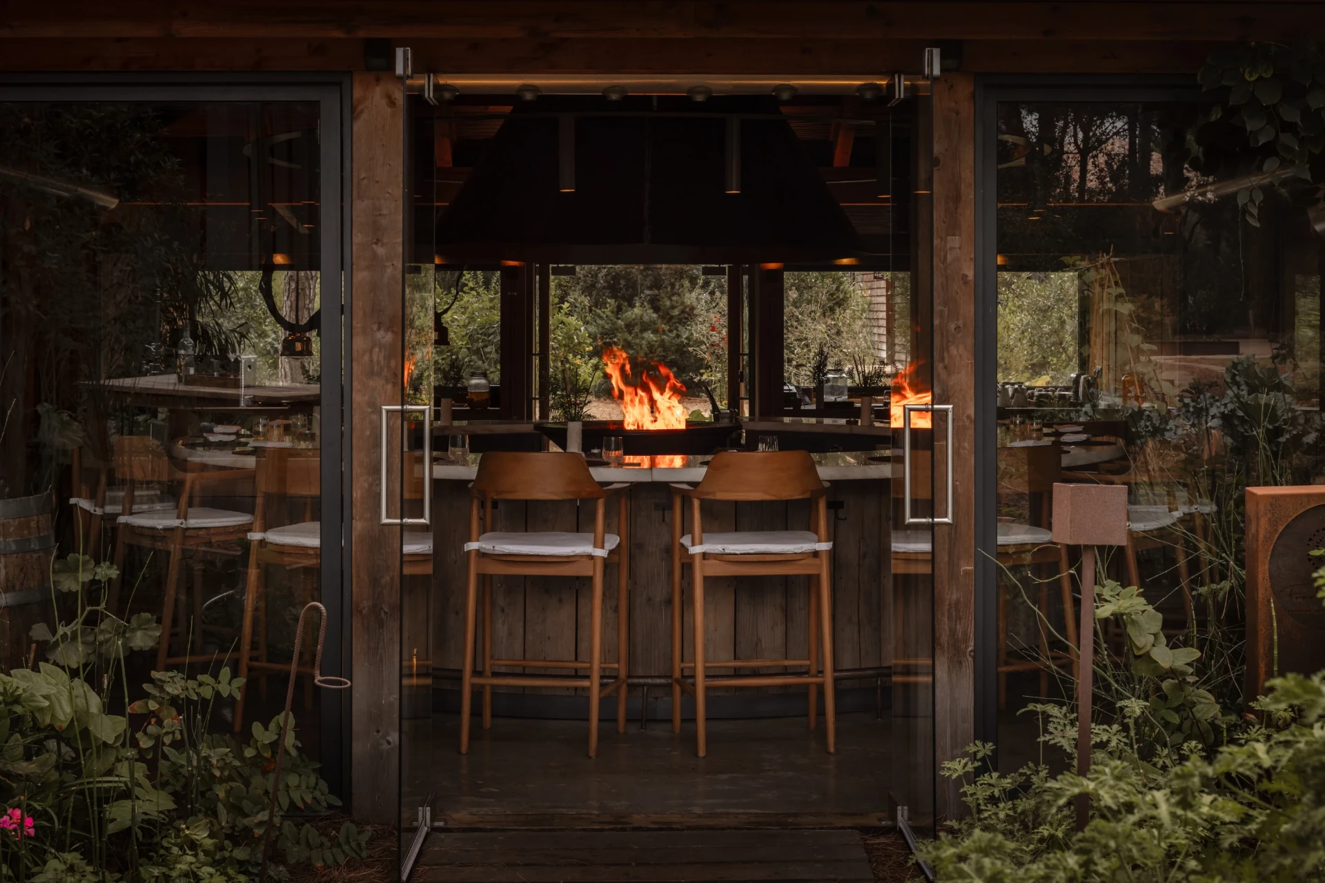 Restaurant fire pit